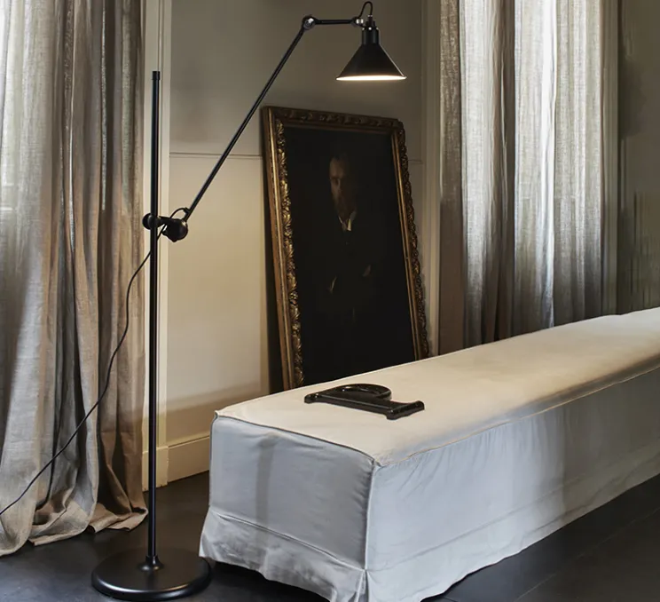 Lampadaire, Lampe Gras N°215, noir (intérieur blanc), L32cm, H150cm - DCW éditions Paris