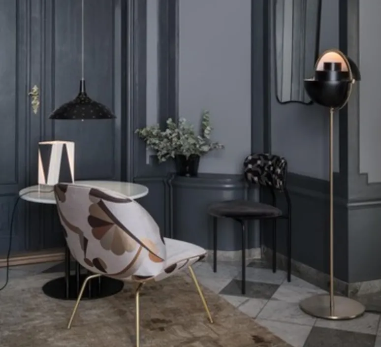 Lampadaire*Gubi Lampadaire, Multi-Lite, noir, laiton, Ø36cm, H148cm - noir et or