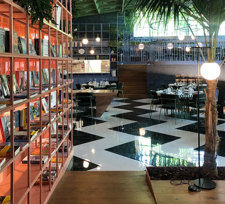 Lampadaire*Artemide Lampadaire, NH, , Ø42cm, H171,8cm - noir, laiton et blanc