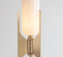 Lampadaire, Pennon, laiton, verre opalin, Ø38cm, H141cm - Bert Frank
