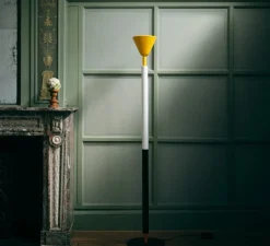 Lampadaire*Petite Friture Lampadaire, Pyl, , LED, dim, 2700K, 1150 lm, Ø33cm, H180cm - jaune, blanc, noir et rouge