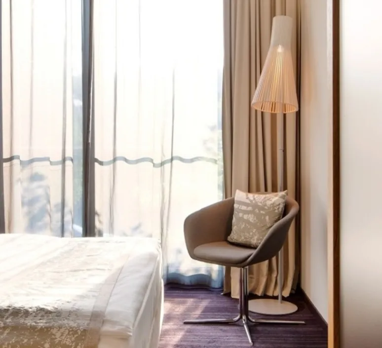 Lampadaire*Secto Design Lampadaire, Secto 4210, , LED, L30cm, H175cm - bois, blanc