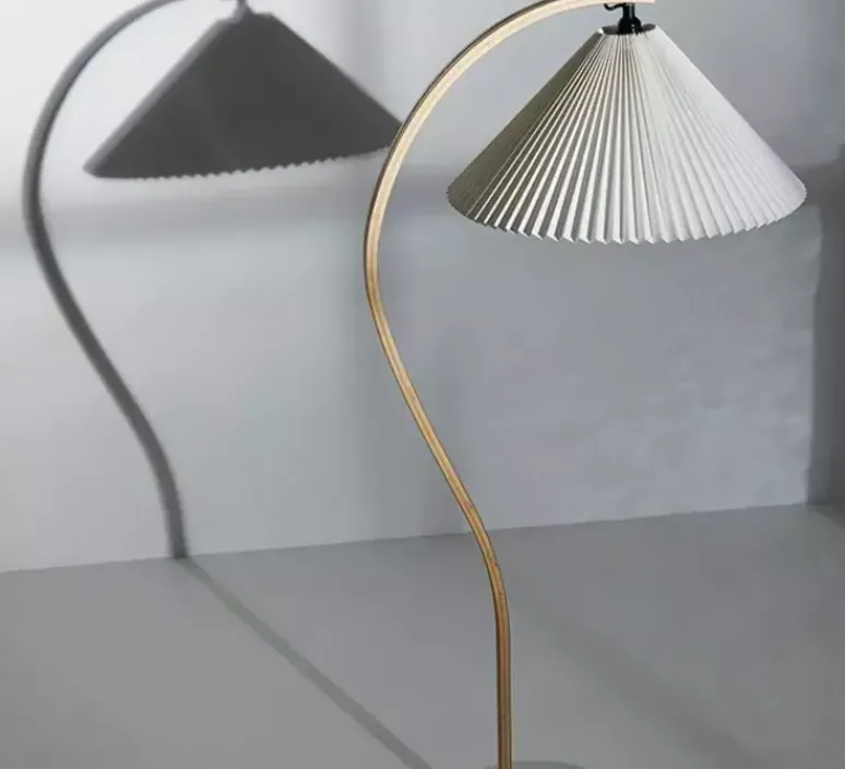 Lampadaire*Gubi Lampadaire, Timberline, Réédition, , Ø55cm, H151cm - blanc