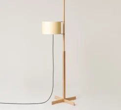Lampadaire, TMM, hêtre, abat-jour beige, Ø60cm, H166cm - Santa & Cole