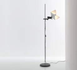 Lampadaire*Stilnovo Lampadaire, Triedro, , L35,1cm, H200cm - Abat-jour blanc métal brillant, métal noir