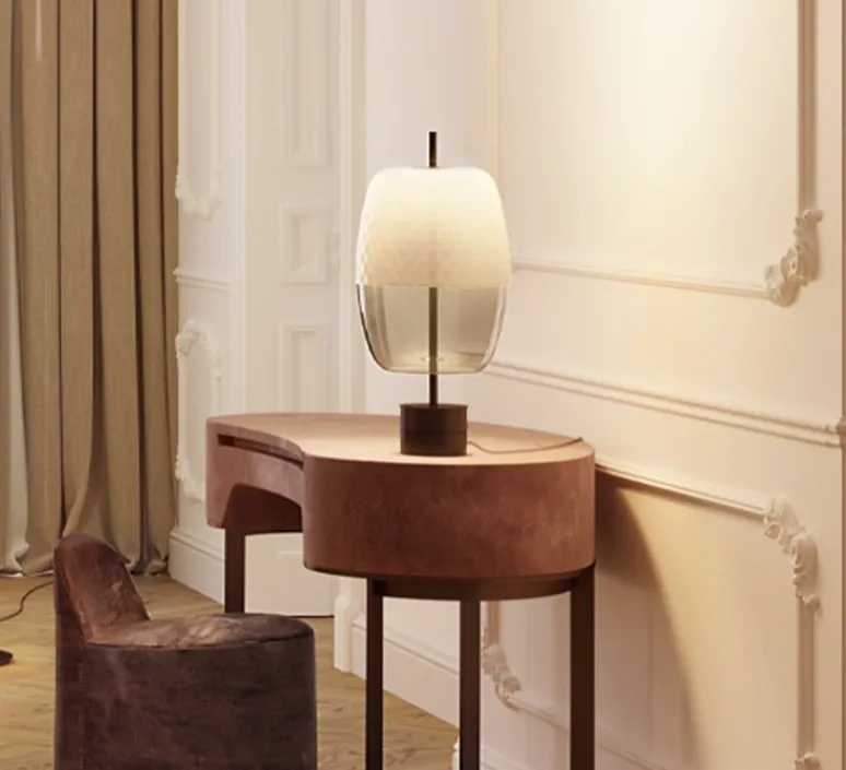 Lampe*Panzeri Lampe à poser, Adamas, , LED, dim, 2700K, 624 lm, Ø23,6cm, H52,3cm - verre fumé, structure noire