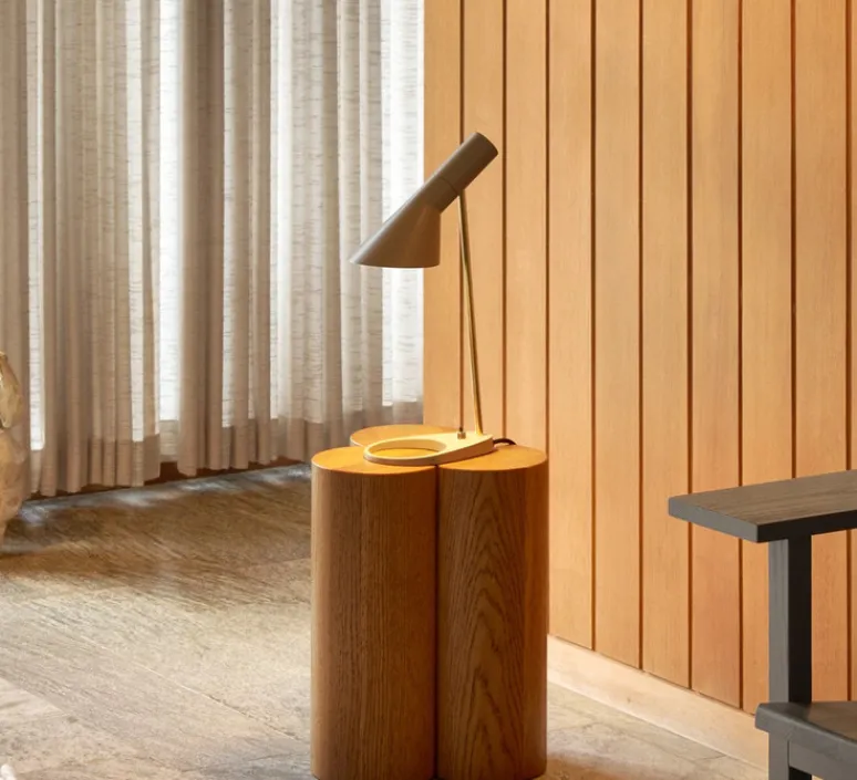 Lampe*Louis Poulsen Lampe à poser, AJ MIni, , L24,7cm, H43,3cm - gris, laiton