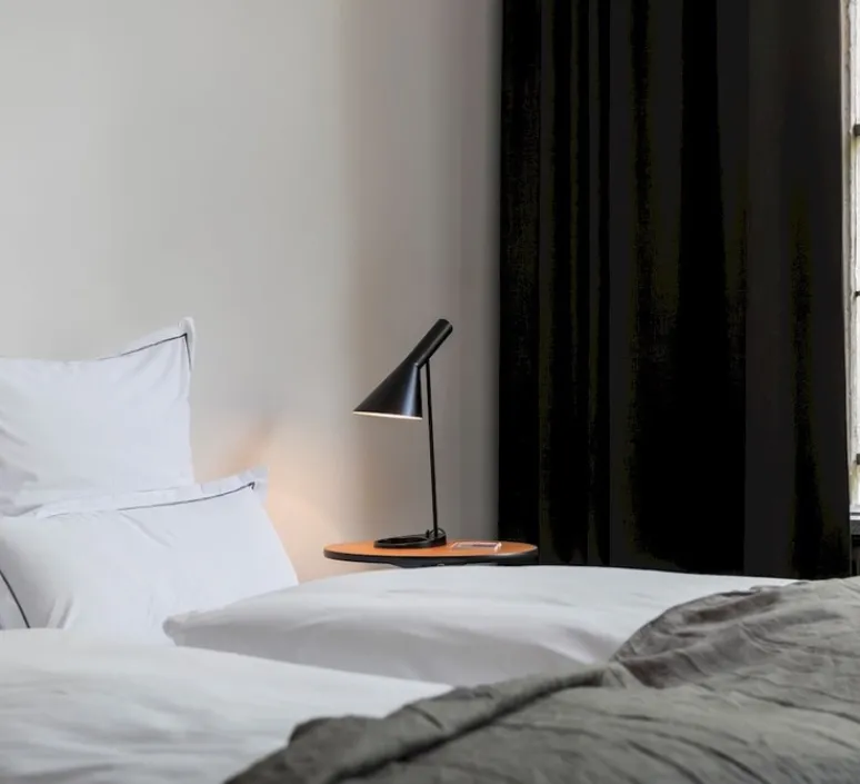 Lampe*Louis Poulsen Lampe à poser, AJ, , L21,5cm, H56cm - noir