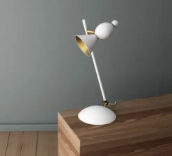 Lampe à poser, Alouette Desk slanted, blanc, or, Ø20cm, H61cm - Atelier Areti