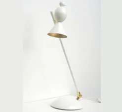 Lampe à poser, Alouette Desk slanted, blanc, or, Ø20cm, H61cm - Atelier Areti