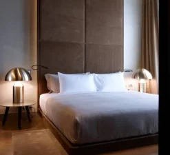 Lampe*Oluce Lampe à poser, Atollo, brossé, H50cm, Ø38cm - laiton