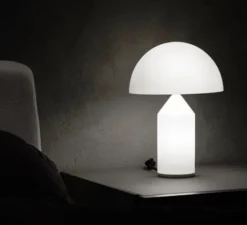 Lampe*Oluce Lampe à poser, Atollo, verre opalin, Ø25cm, H35cm - opalin opaque