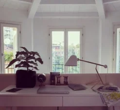 Lampe*Tato Italia Lampe à poser, Beghina, , LED, 3000K, 200lm, L22cm, H41cm - blanc brillant, laiton