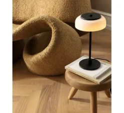 Lampe*Nuura Lampe à poser, Blossi small, , LED, dim, 2700K, 463 lm, Ø17cm, H33cm - noir, opal