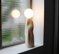 Lampe à poser, Cléo, Pin, Ø12cm, H52cm - Alice Lahana Studio