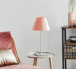 Lampe à poser, Costanzina, abat-jour rose avant-gardiste, pied aluminium, Ø26cm, H51cm - Luceplan