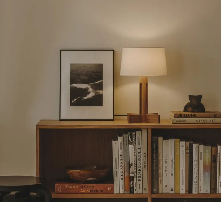 Lampe à poser, FAD Menor, bois, blanc, Ø26cm, H42cm - Santa & Cole