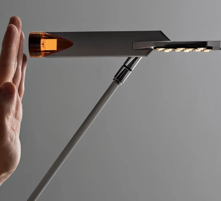 Lampe*Stilnovo Lampe à poser, Halley, , LED, dim, 3000K, 1118 lm, L83,8cm, H55,5cm - argent