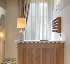 Lampe*Ferm Living Lampe à poser, Hebe Medium blanc cassé, abat-jour Eclipse , Ø27,5cm, H71,5cm - naturel