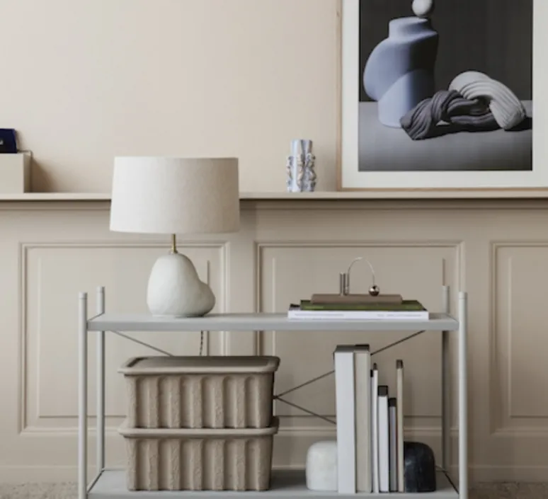 Lampe*Ferm Living Lampe à poser, Hebe small blanc cassé, abat-jour Eclipse naturel, Ø33cm, H48,5cm - Blanc cassé, naturel