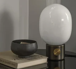 Lampe*Audo Copenhagen Lampe à poser, JWDA , , Ø17cm, H29cm - bronze, opalin brillant