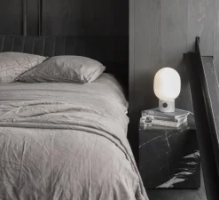 Lampe*Audo Copenhagen Lampe à poser, JWDA , , Ø19cm, H32cm - marbre blanc, opalin mat