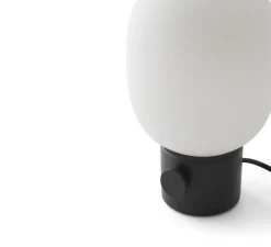Lampe*Audo Copenhagen Lampe à poser, JWDA , , Ø17cm, H29cm - noir, opalin mat