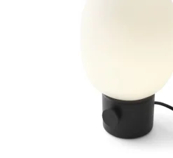 Lampe*Audo Copenhagen Lampe à poser, JWDA , , Ø17cm, H29cm - noir, opalin mat