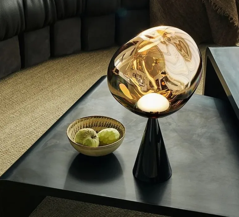 Lampe*Tom Dixon Lampe à poser, Melt Cone Fat, , LED, dim, 3000K, 800 lm, Ø25cm, H46,5cm - or
