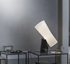 Lampe à poser, Nile, Base noire, diffuseur blanc, L41cm, H55cm - Foscarini