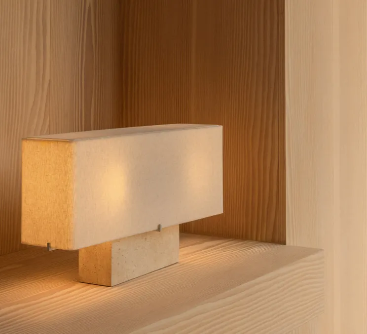 Lampe à poser, Nonna, Travertin, abat-jour sable, L56,5cm, H30cm - Audo Copenhagen