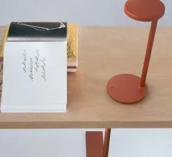 Lampe*Flos Lampe à poser, Oblique Qi Matt rust, , LED, dim, 2700K, 750 lm, Ø15,5cm, H35cm - rouille
