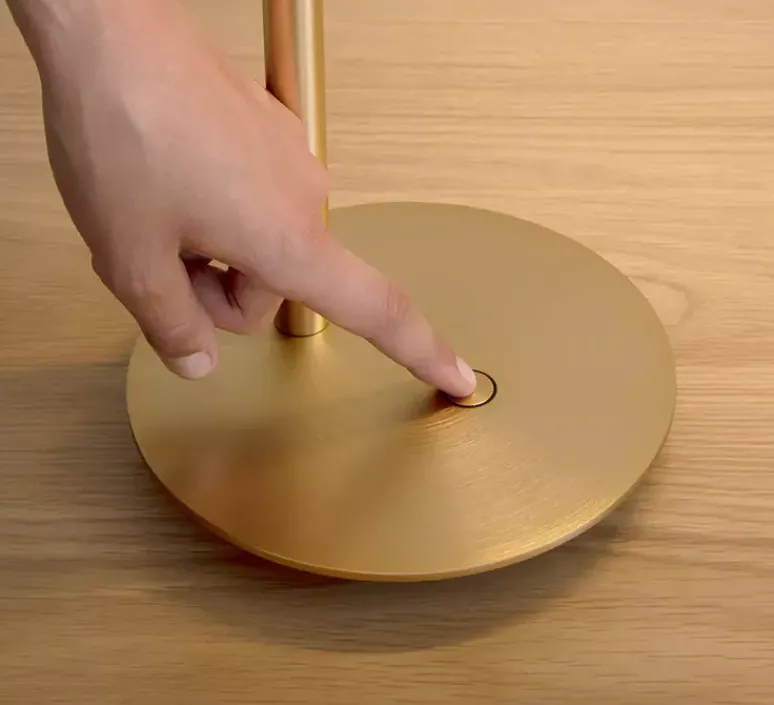 Lampe*Umage Lampe à poser, Omni, , LED, dim, 3000K, 500 lm, L44,7cm, H45,9cm - laiton