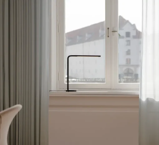 Lampe à poser, Omni, noir, LED, dim, 3000K, 500 lm, L44,7cm, H45,9cm - Umage