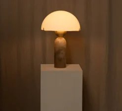 Lampe*Simone & Marcel Lampe à poser, Peono, , Ø40cm, H58cm - Albâtre Tobacco, câble noir