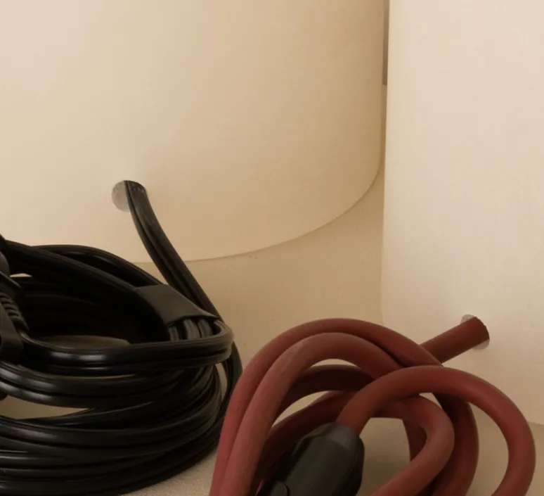 Lampe*Simone & Marcel Lampe à poser, Pipo Okla, câble noir, , Ø35cm, H60cm - Marbre blanc