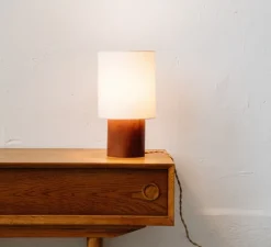 Lampe*An°so Lampe à poser, Simone Petite, Bois noyer & blanc, Ø18cm, H33cm - Bois noyer & blanc