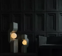 Lampe à poser, Sitting man Big, gris, L22cm, H70cm - 101 Copenhagen