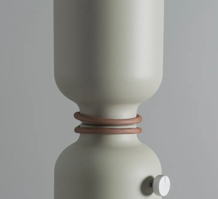 Lampe à poser, Spotlight Volumes, C/C, marron sauge, Ø13cm, H40cm - A-N-D