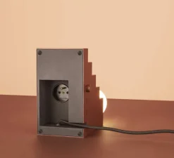 Lampe*Oblure Lampe à poser, Stair, , L18,7cm, H22,5cm - Rouge