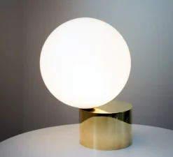 Lampe*Anastassiades Studio Lampe à poser, Tip of the Tongue, , L20,7cm, H30cm - blanc et laiton
