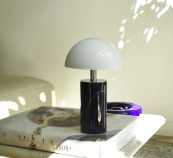 Lampe*BACCARIS Lampe, Baladeuse, Adei, , IP44, LED, dim, 3000K, 350 lm, Ø15cm, H23cm - Marbre noir, abat-jour blanc