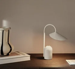 Enfants|Lampe*Ferm Living Lampe, Baladeuse, Arum, , IP44, LED, dim, 2700K, 240 lm, Ø7cm, H30cm - beige
