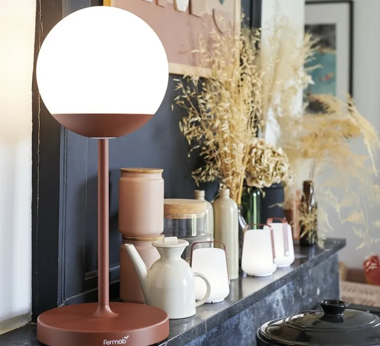 Lampe*Fermob Lampe, baladeuse d'extérieur, Mooon !, orcre rouge, dim, 3000K à 6000K, 500lm, IP44, Ø25cm, H63cm - ocre rouge