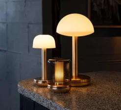 Lampe*Humble Lampe, Baladeuse, Firefly, , IP65, Ø8,6cm, H11,8cm - laiton, verre fumé