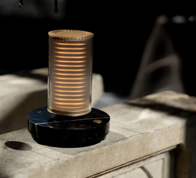 Lampe*DCW éditions Paris Lampe, Baladeuse, Frechin à table, , LED, dim, 2200K, 100 lm, Ø13cm, H16,6cm - marbre noir, finition or