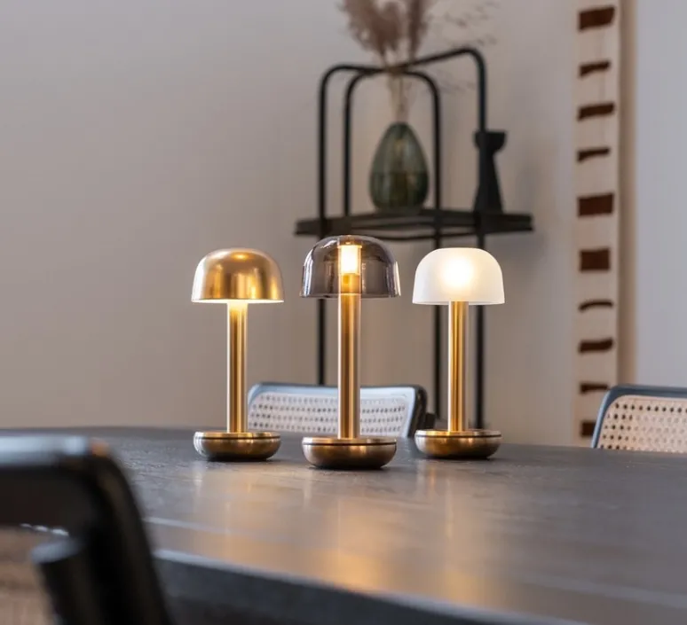 Lampe*Humble Lampe, Baladeuse, Two, , LED, dim, 2700K, 8 lm, Ø8,8cm, H21,2cm - or, verre fumé