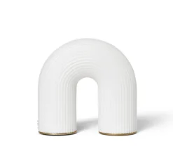 Enfants|Lampe*Ferm Living Lampe, Baladeuse, Vuelta, , IP44, LED, dim, 2200K, 40 lm, L16,5cm, H15,5cm - blanc, laiton