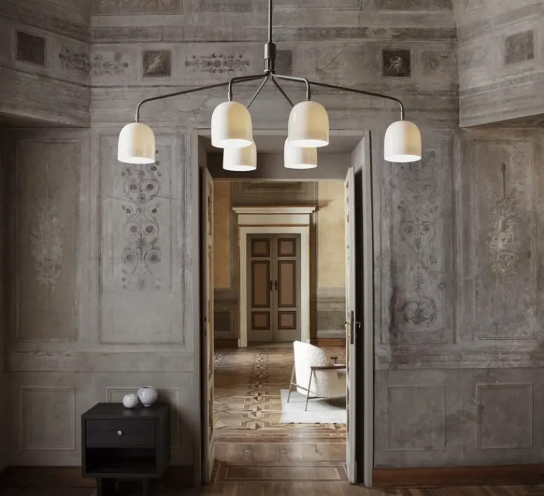 Suspension*Gubi Lustre 6 bras, Howard, , L133,6cm, H60,4cm - blanc, laiton