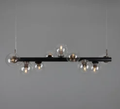 Lustre, Moriarty, noir mat, laiton antique, globe transparent, L127cm, H144,5cm - Mullan Lighting